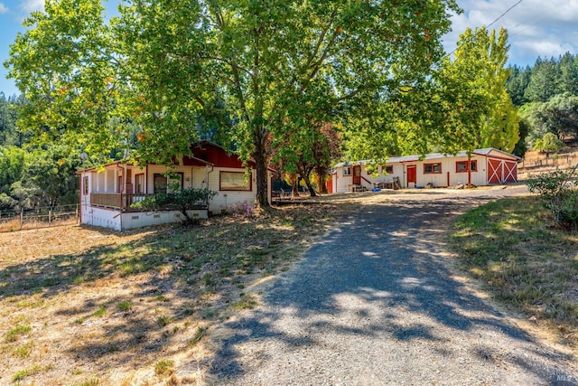 view of yard featuring a shed and covered porch