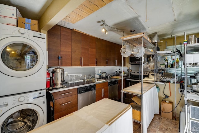 kitchen with sink, stainless steel appliances, and stacked washer and dryer