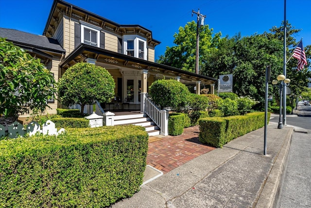 italianate-style house featuring a porch