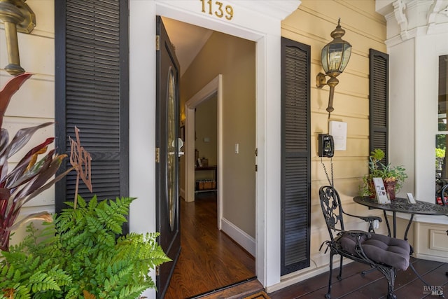 entrance to property featuring covered porch