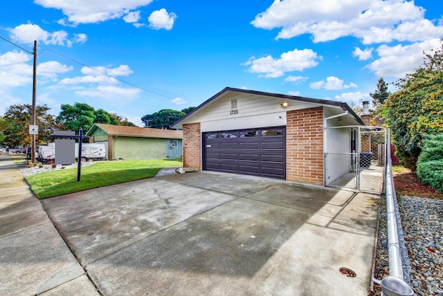 view of front facade featuring a garage and a front lawn