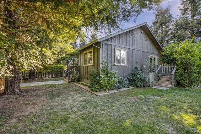 view of side of property featuring a yard