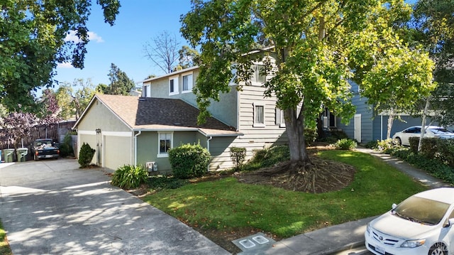 view of front of house featuring a front lawn