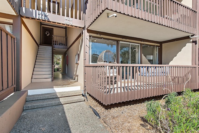 entrance to property with stucco siding