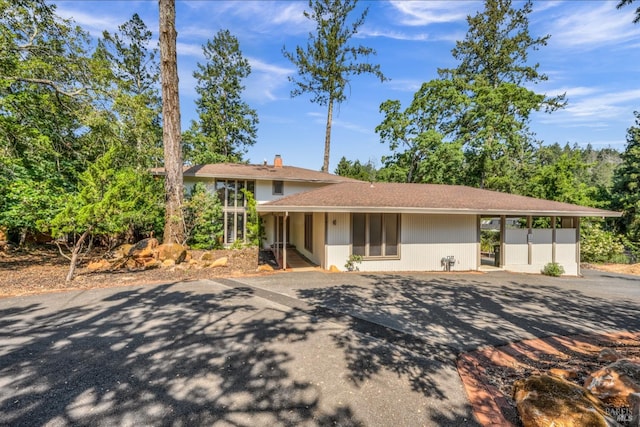 view of front of property