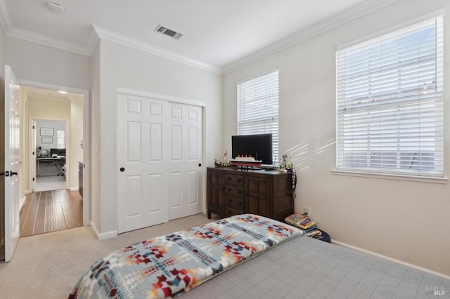 7 Oak Grove Dr, Novato, CA 94949 - carpeted bedroom featuring baseboards, visible vents, a closet, and crown molding