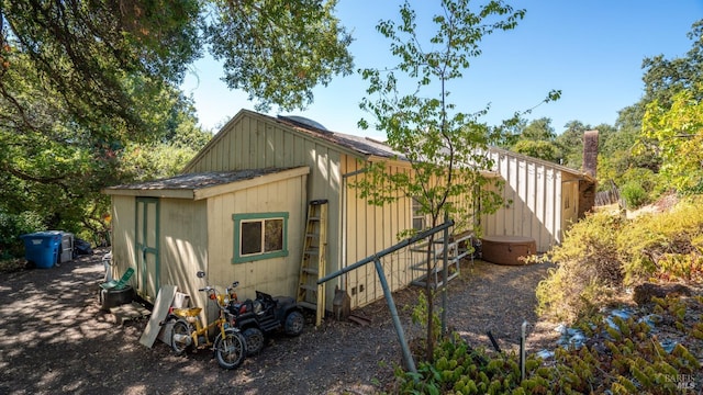 view of outbuilding