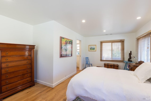 bedroom featuring light wood-style flooring, baseboards, visible vents, and recessed lighting