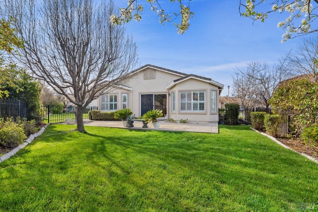 view of front of home featuring a front yard, a fenced backyard, and stucco siding