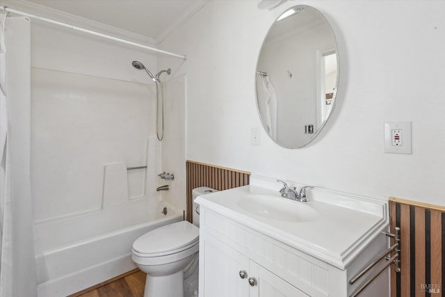4344 Langner Ave, Santa Rosa, CA 95407 - bathroom with toilet, wood finished floors, vanity, wainscoting, and shower / bathtub combination with curtain