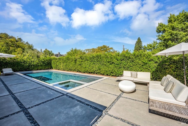 view of pool with an in ground hot tub and a patio area