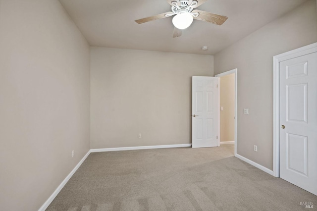 carpeted empty room featuring ceiling fan