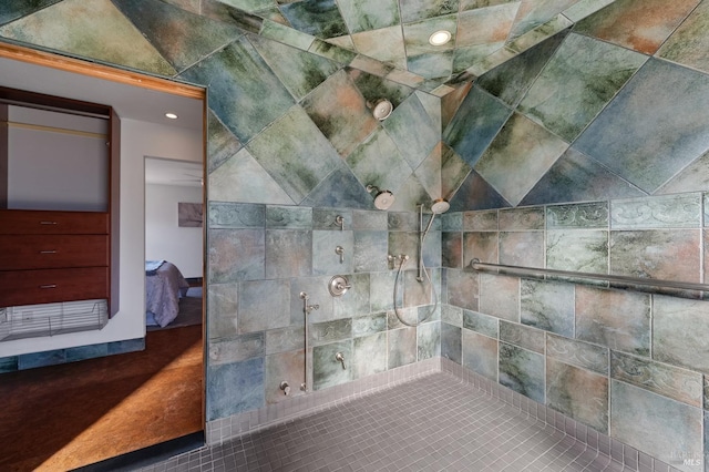 details with ensuite bathroom and a tile shower