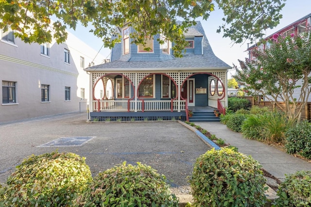 view of front of house featuring a porch