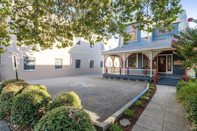 view of front of property featuring covered porch