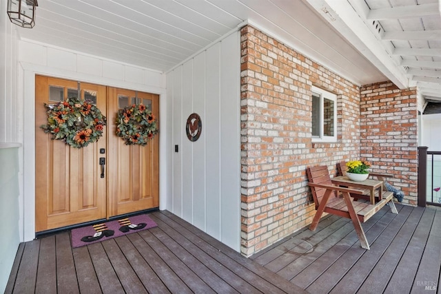 doorway to property with covered porch