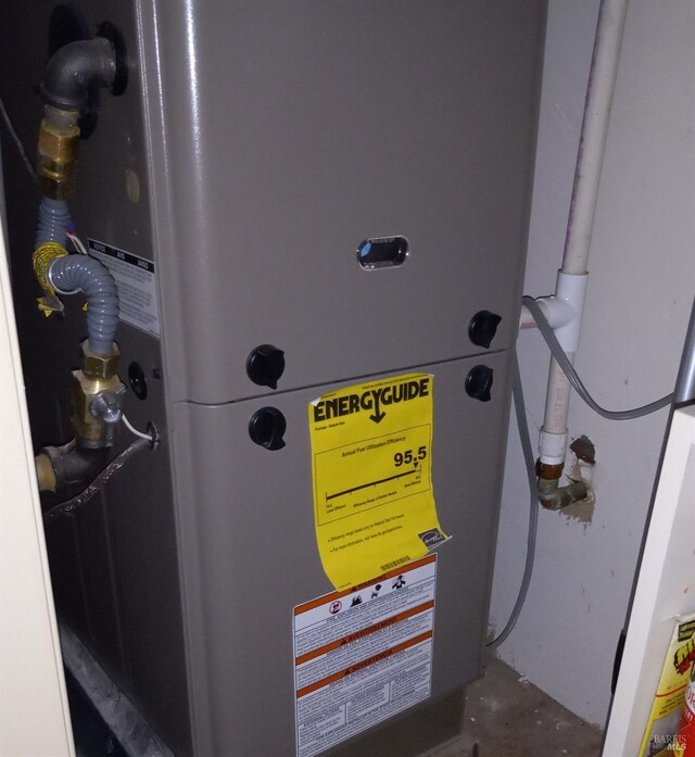 6472 Stone Bridge Rd, Santa Rosa, CA 95409 - utility room featuring water heater