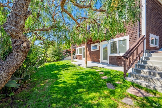 view of yard with a patio