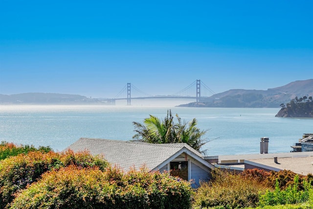 water view with a mountain view