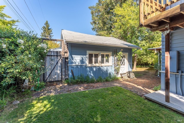 view of outdoor structure with a yard