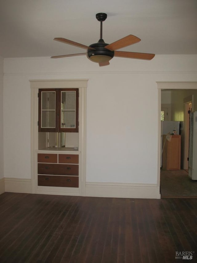 empty room featuring dark hardwood / wood-style floors and ceiling fan