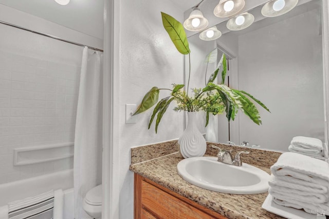 full bath with shower / tub combo, toilet, and vanity