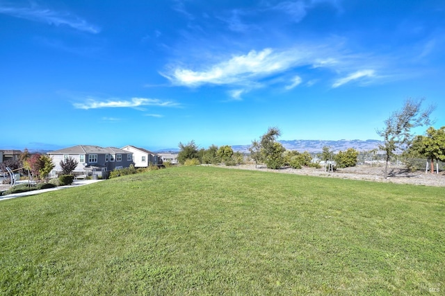 view of yard with a mountain view