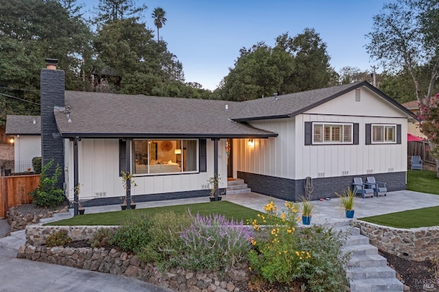 view of front of property featuring a patio area