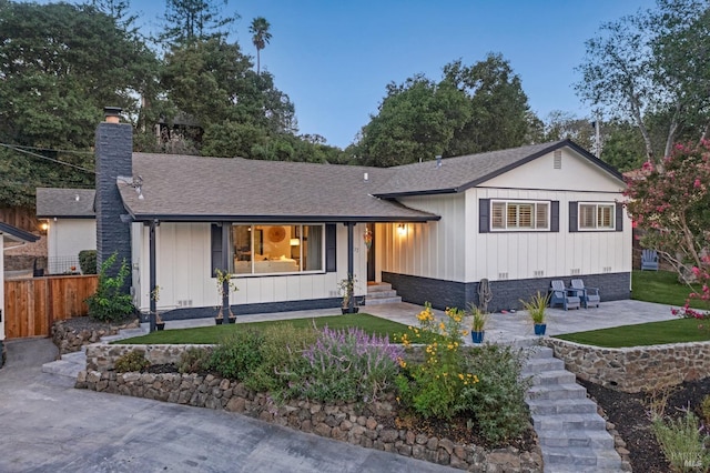 view of front of property featuring a patio