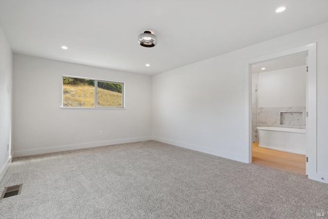 unfurnished room featuring carpet floors