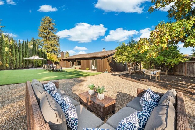 view of yard featuring outdoor lounge area and a patio area