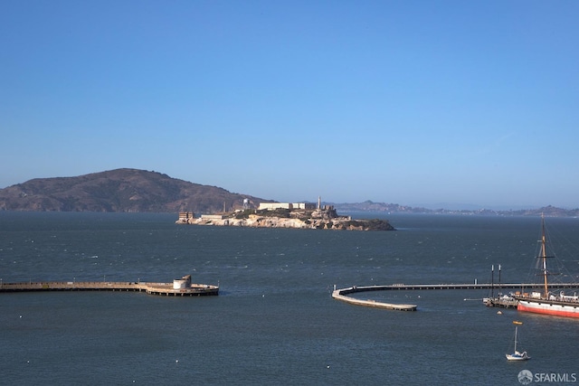 water view featuring a mountain view