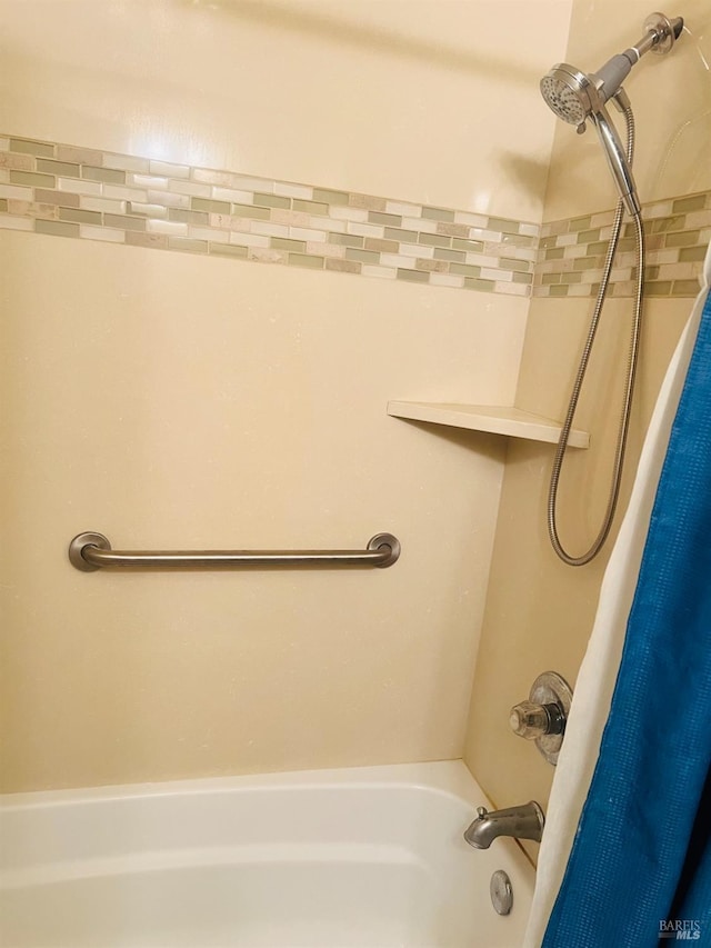 bathroom featuring shower / bath combo with shower curtain