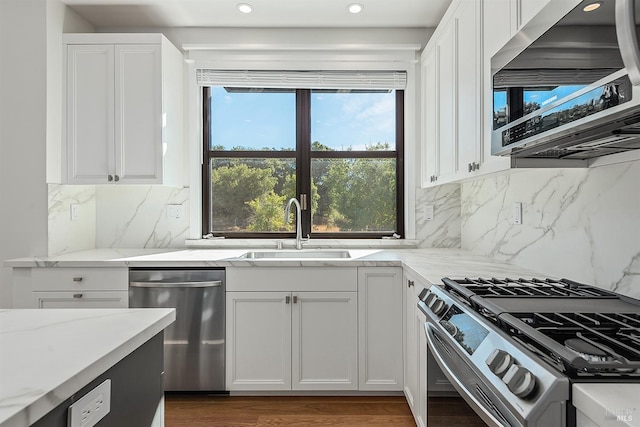 kitchen with stainless steel appliances, sink, tasteful backsplash, and a healthy amount of sunlight