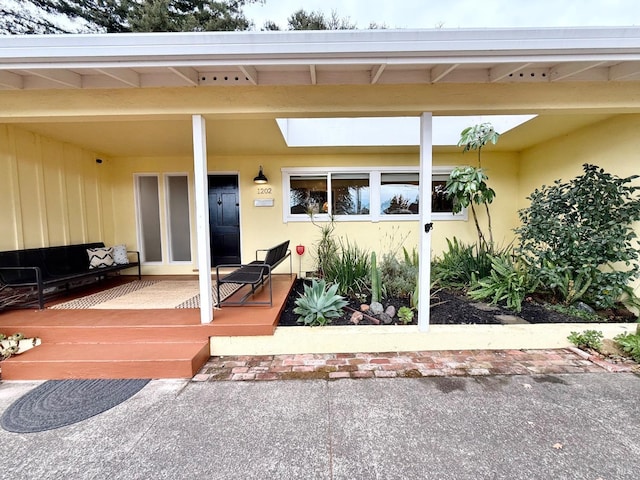 property entrance featuring covered porch