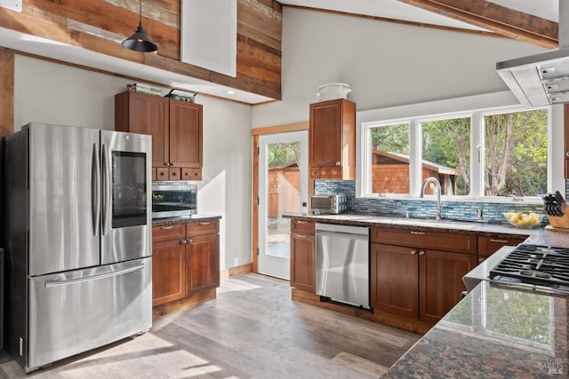 kitchen with stainless steel appliances, light hardwood / wood-style floors, sink, and backsplash