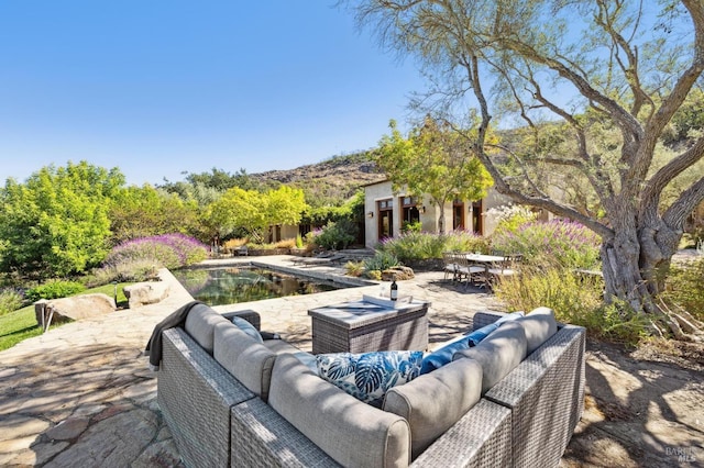 view of patio featuring outdoor lounge area