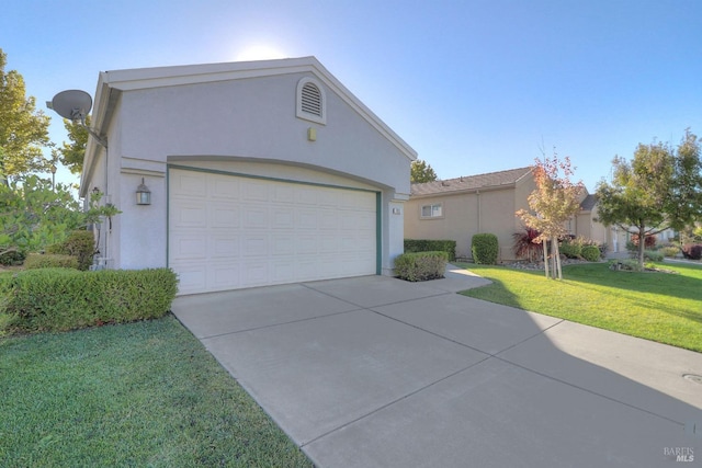 view of front facade featuring a front yard and a garage