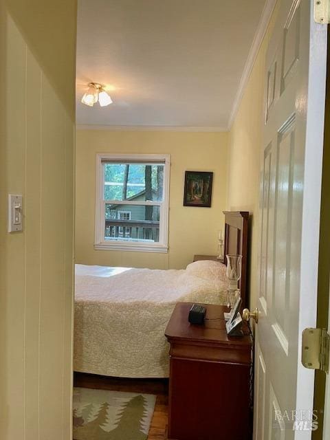 bedroom featuring hardwood / wood-style floors, ceiling fan, and crown molding