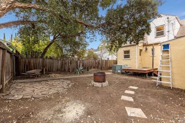 view of yard featuring cooling unit