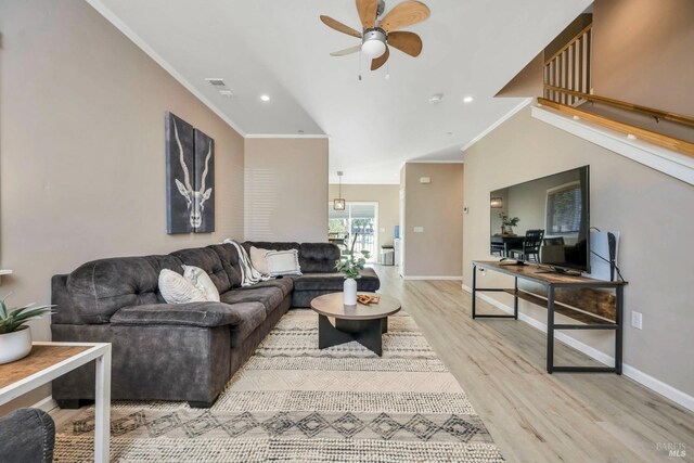 living room featuring crown molding, light hardwood / wood-style flooring, and ceiling fan