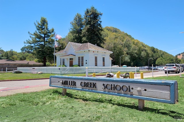 community / neighborhood sign with a mountain view