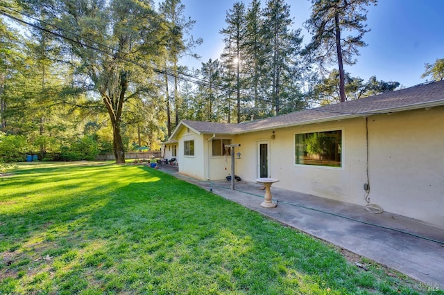 view of yard with a patio