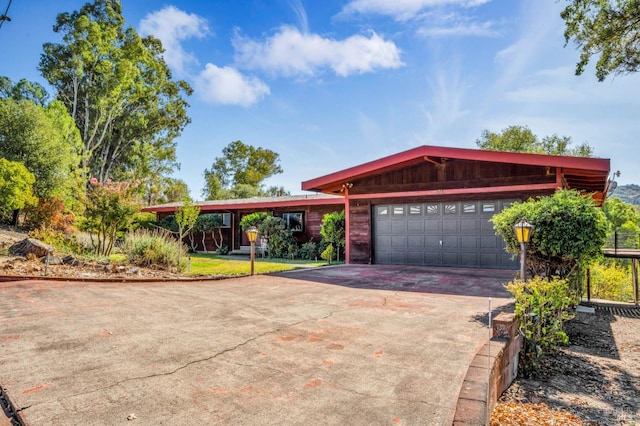 view of front of home with a carport and a garage