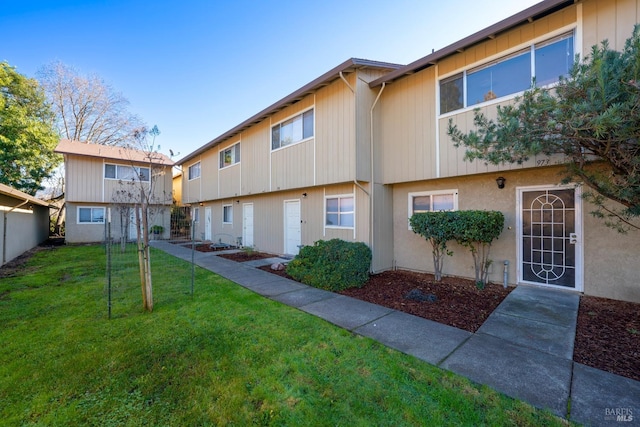 view of front of home with a front lawn