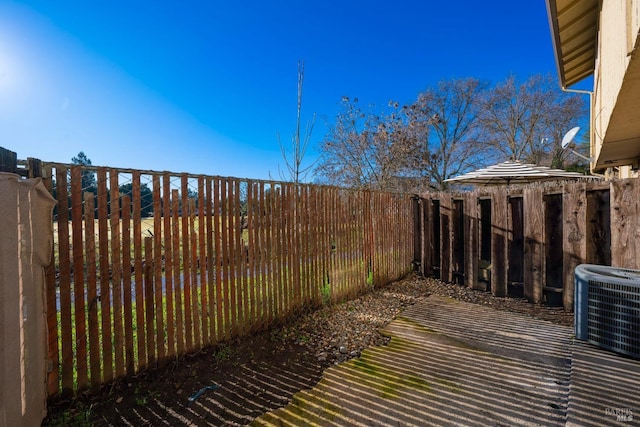 view of yard with central AC unit