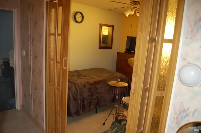 bedroom featuring ceiling fan