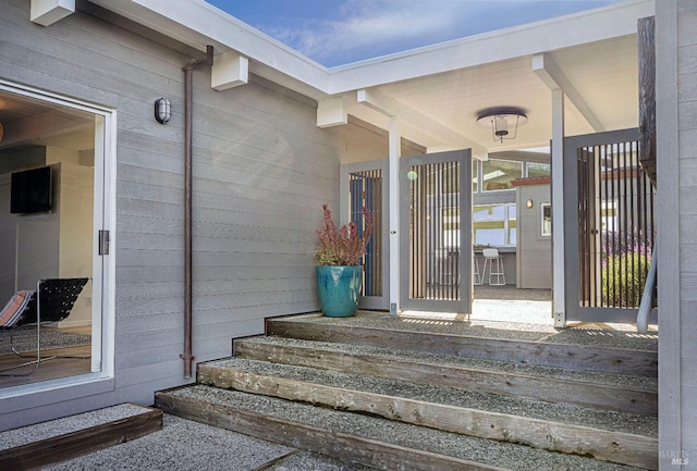 property entrance with covered porch