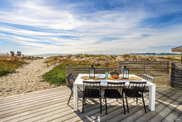 deck with outdoor dining space