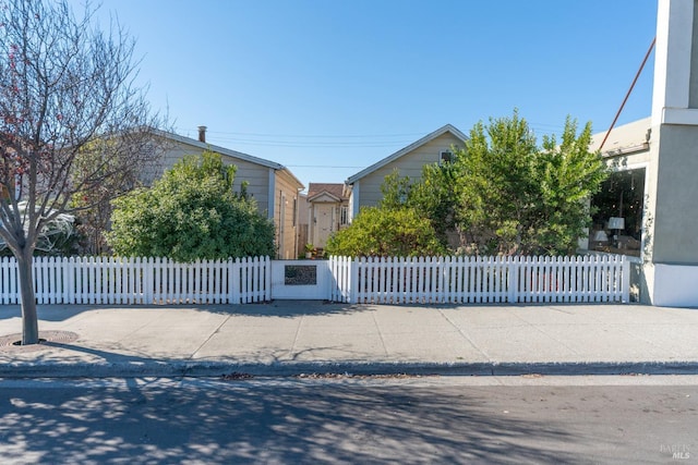 view of front facade with a fenced front yard